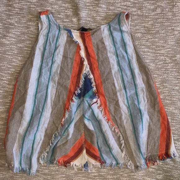 Raw Hem linen open back blouse - Picture 5 of 5